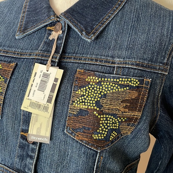 NWT Clash Jeans Cropped Jean Jacket. XL - Picture 3 of 9